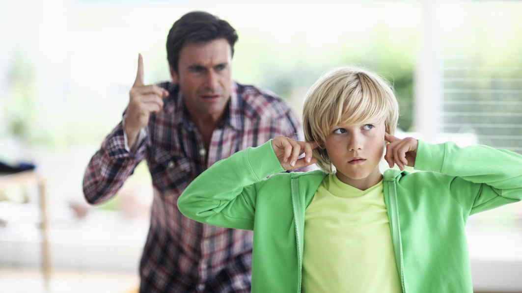 Як батькам реагувати на зневажливу поведінку дітей?