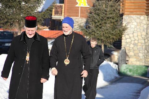 Розпочалися перші в Україні лижні змагання для священиків