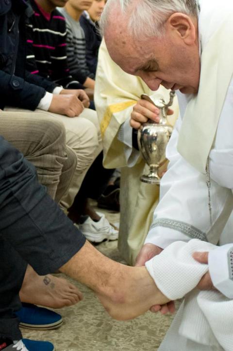 Папа миє ноги