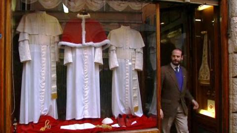 одяг для наступного папи