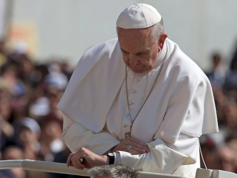 Журналісти розгледіли годинник Папи Франциска