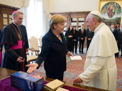 Папа прийняв Ангелу Меркель
