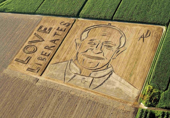 портрет Папи на полі