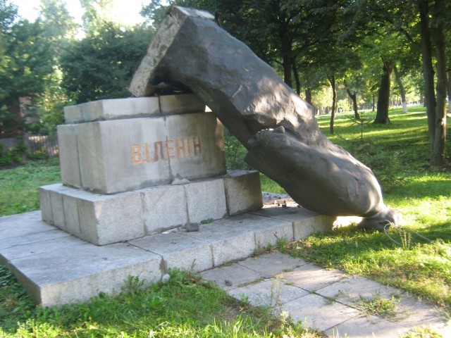 Два пам'ятника Леніну зруйнували на Київщині