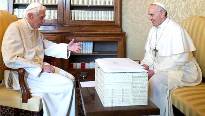 Двоє пап у Ватикані