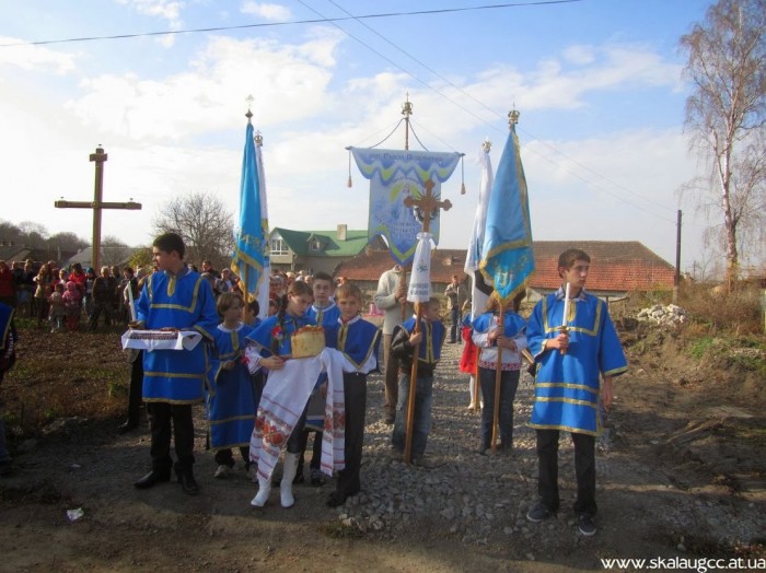 У Скалі-Подільській освятили наріжний камінь під будівництво нової церкви