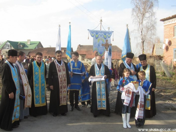 У Скалі-Подільській освятили наріжний камінь під будівництво нової церкви