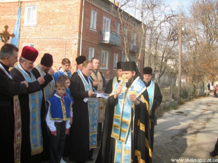 У Скалі-Подільській освятили наріжний камінь під будівництво нової церкви