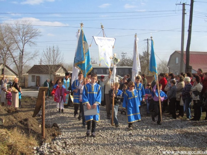 У Скалі-Подільській освятили наріжний камінь під будівництво нової церкви