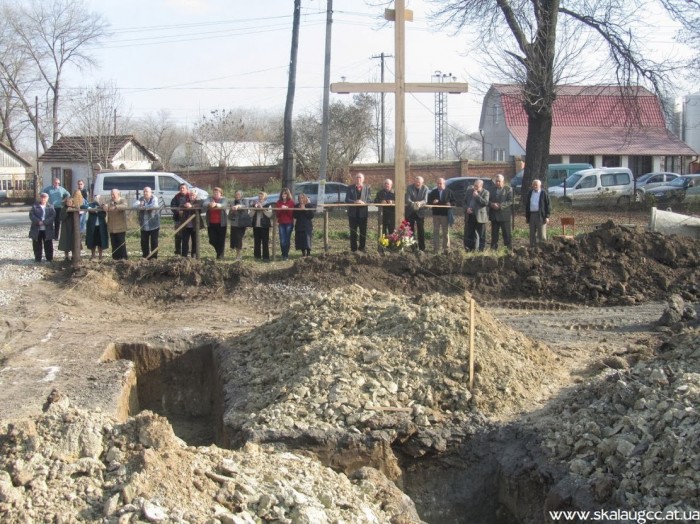 У Скалі-Подільській освятили наріжний камінь під будівництво нової церкви