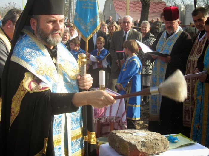 У Скалі-Подільській освятили наріжний камінь під будівництво нової церкви
