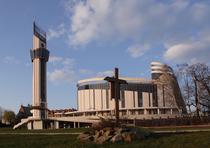Санктуарій Божого Милосердя у Кракові-Лагєвніках (Польща). Нова будівля була освячена в 2002 році Папою Йоаном Павлом ІІ