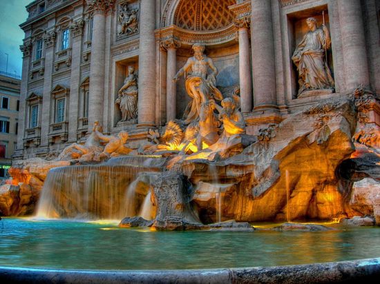 fontana_trevi_sera_roma