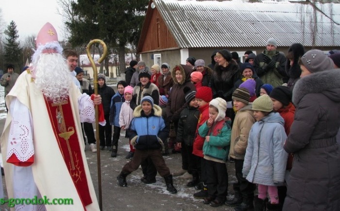Святий Миколай відвідав дітей в інтернаті