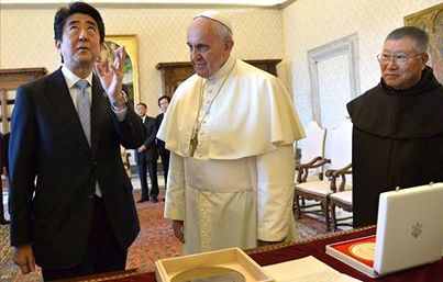 папа і прем'єр-міністр Японії