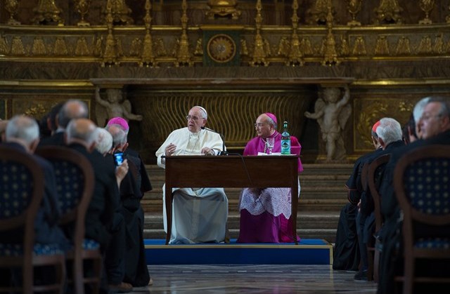 Папа з єпископом за столом