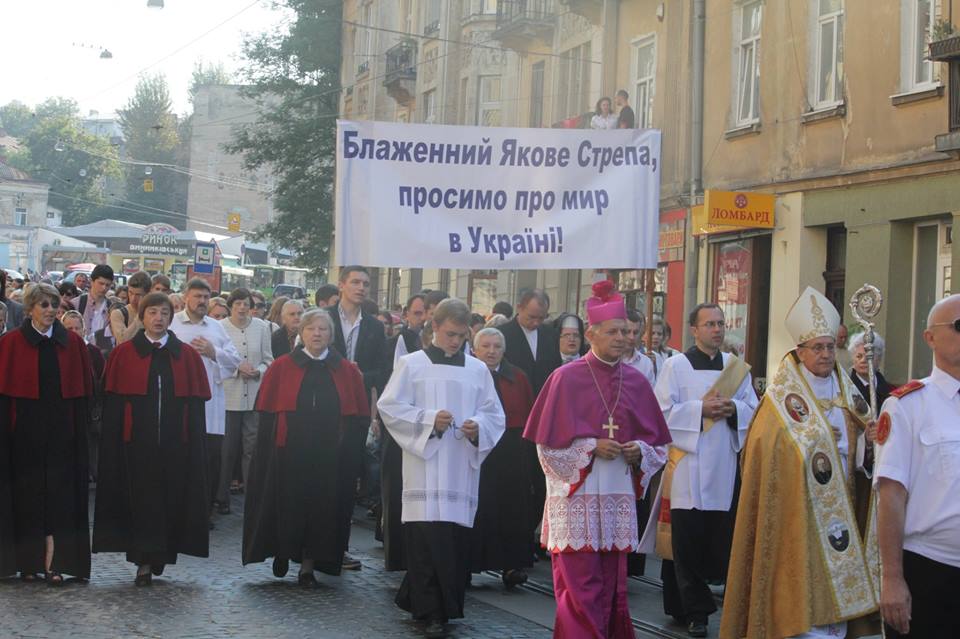 У Львові під час процесії вулицями міста молилися за мир