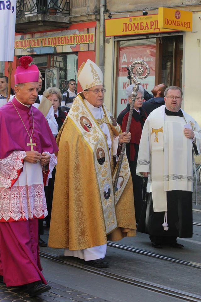 У Львові під час процесії вулицями міста молилися за мир