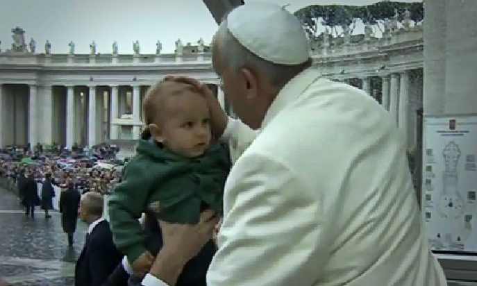 Папа Франциск і  дитина