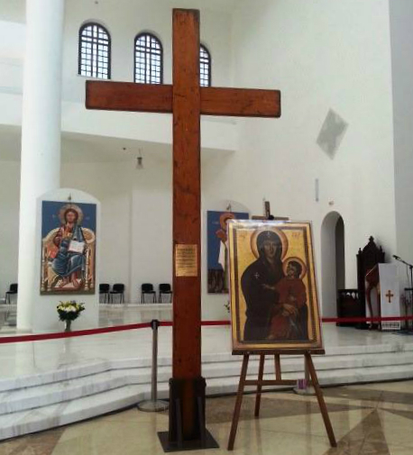 Хрест та ікона ВДМ у Києві