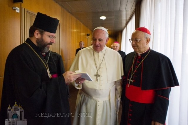 Святослав Шевчук і Папа Франциск на Синоді єпископів