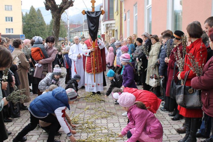 Вербна неділя у Рахові