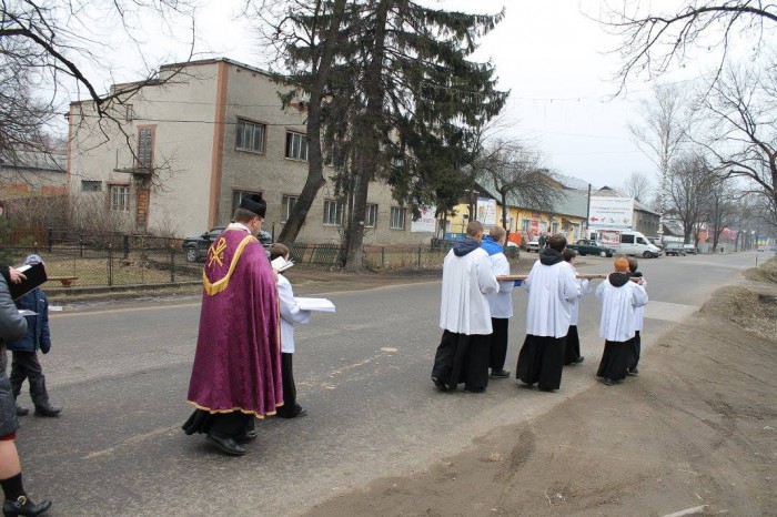 Хресна хода селищем Ясіня (1)