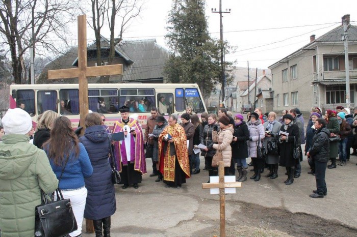 Хресна хода селищем Ясіня (10)