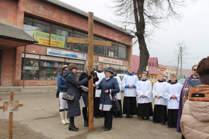 Хресна хода селищем Ясіня (12)