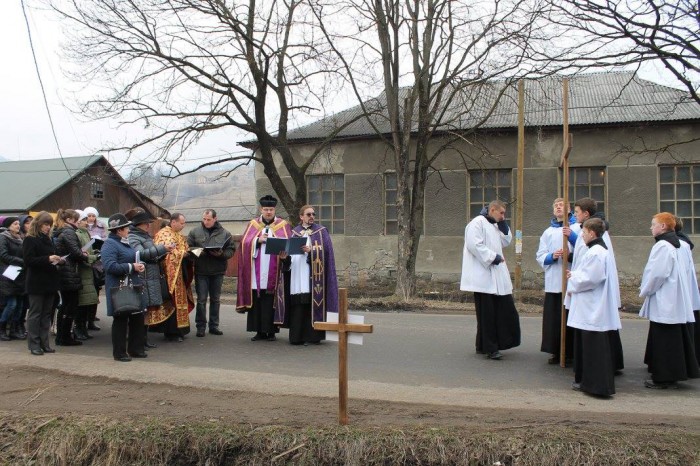 Хресна хода селищем Ясіня (3)