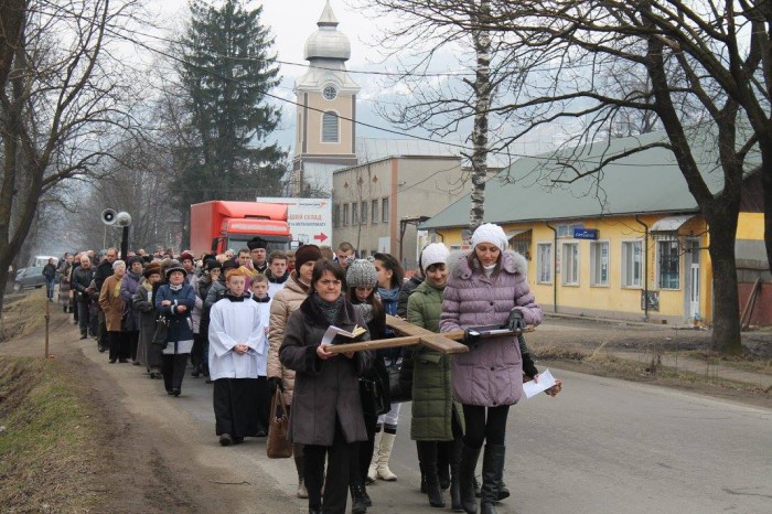 Хресна хода селищем Ясіня (5)