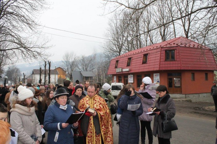 Хресна хода селищем Ясіня (8)