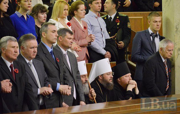 Представники УПЦ МП не встали під час зачитування імен бійців АТО — героїв України