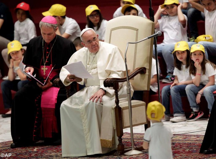 Папа зустрівся з дітьми