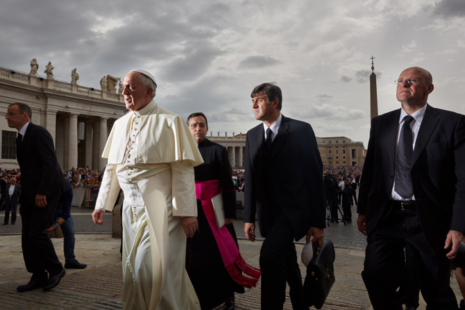 Папа і охорона