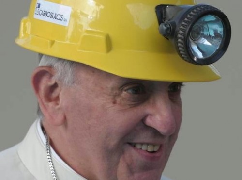 Папа Франциск у касці