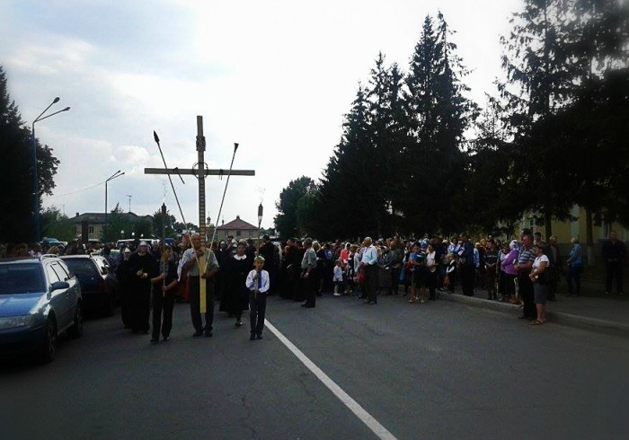 У Шаргороді під час Хресної Дороги моляться за богопосвячених
