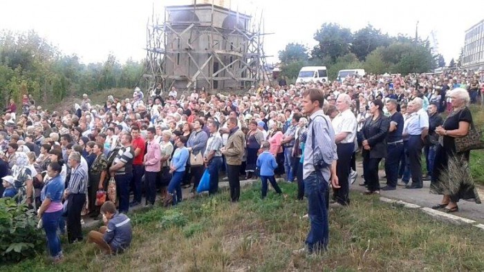У Шаргороді під час Хресної Дороги моляться за богопосвячених