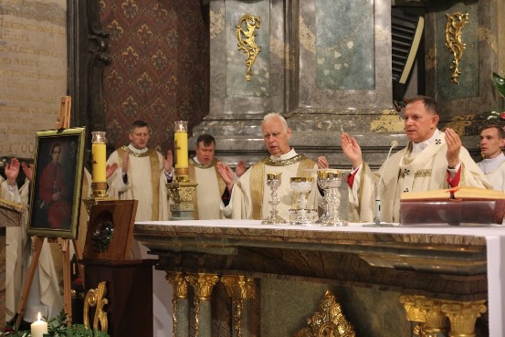 Львівська катедра отримала реліквії св. Зиґмунта Фелінського (8)
