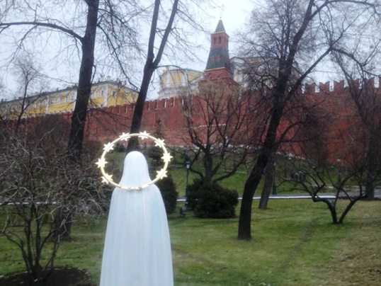 З Богородицею навколо Кремля