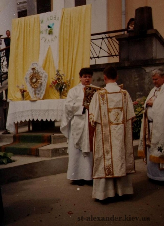 Парафіяни київського собору св. Олександра організували флешмоб, приурочений до ювілею
