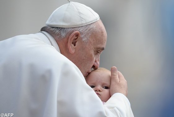 Папа Франциск і дитина