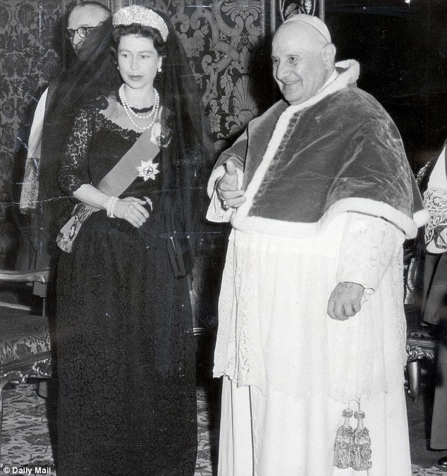 15.	Королева Єлизавета ІІ та св. Папа Йоан XXIII, 1961 р