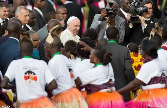 Папа у Кенії