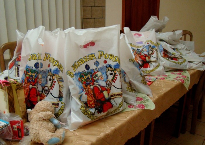 Хмельницький: католики підготували подарунки для дітей з Донбасу