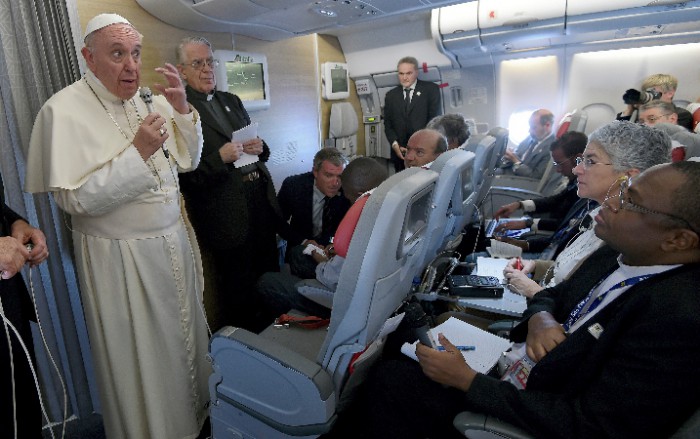 Папа у літаку