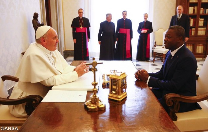 Папа і президент Того1