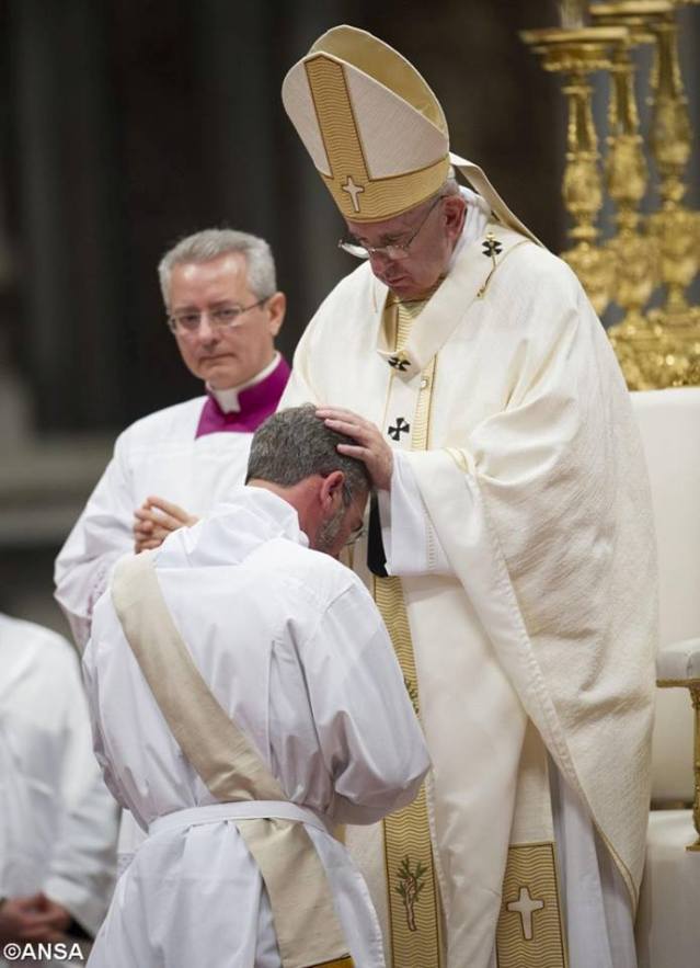 папа рукоположив дияконів (14)