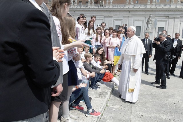 Папа привітав 100 укр. дітей сиріт,з АТО, які подякували Понтифіку за всеєвропейську гуманіт. ініціативу для України