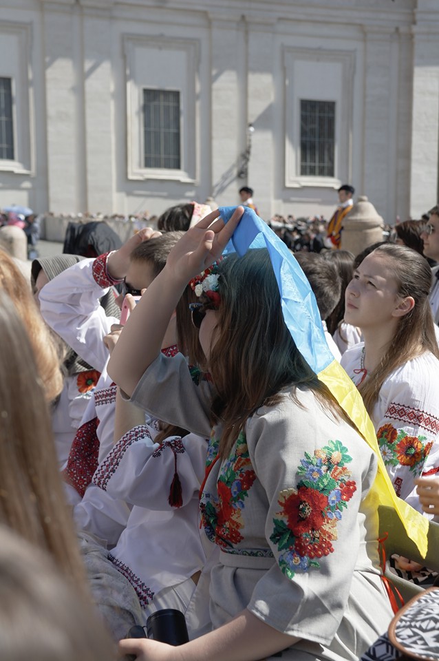 Папа привітав 100 укр. дітей сиріт,з АТО, які подякували Понтифіку за всеєвропейську гуманіт. ініціативу для України5